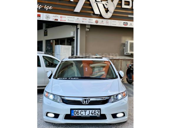 Sahibinden Honda Civic 1.6 Elegance 2012 Model  203.000 km Beyaz