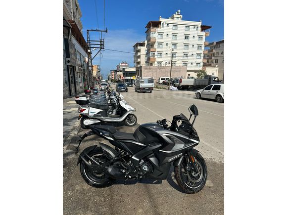 BAJAJ PULSAR RS 200