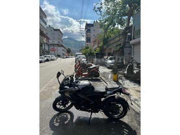 BAJAJ PULSAR RS 200