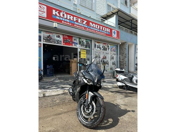 BAJAJ PULSAR RS 200