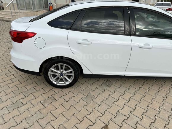 Son 1 hafta; 
Sahibinden Ford Focus 1.6 TDCi Trend X 2015 Model 