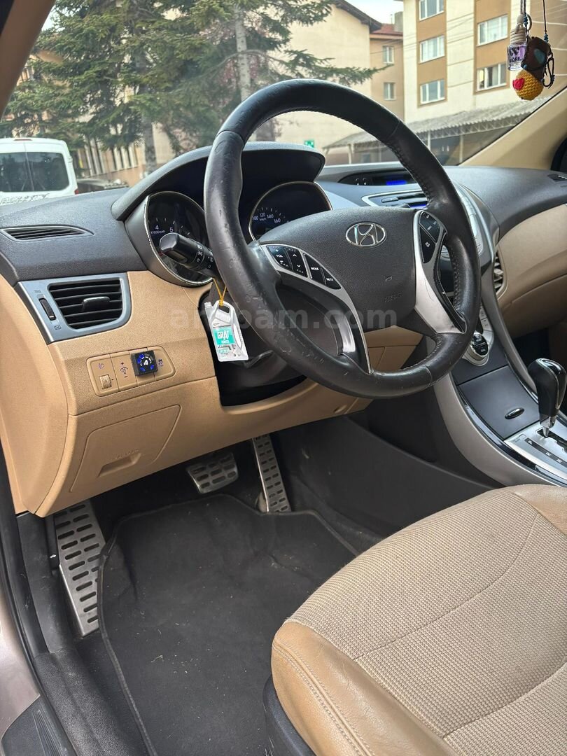 Sahibinden Hyundai Elantra 1.6 D-CVVT Prime Plus 2012 Model Bolu 189.000 km Kahverengi 4