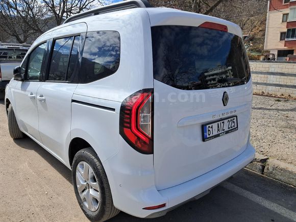 Sahibinden Renault Kangoo Multix 1.3 TCe Iconic 2025 Model  10.000 km Beyaz