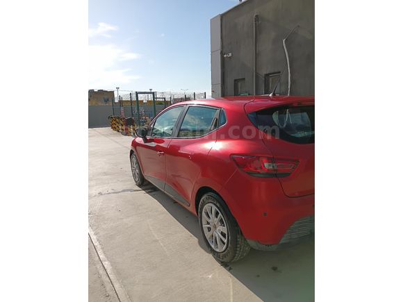 Değişensiz kazasız temiz üst model Clio ile takas olur
