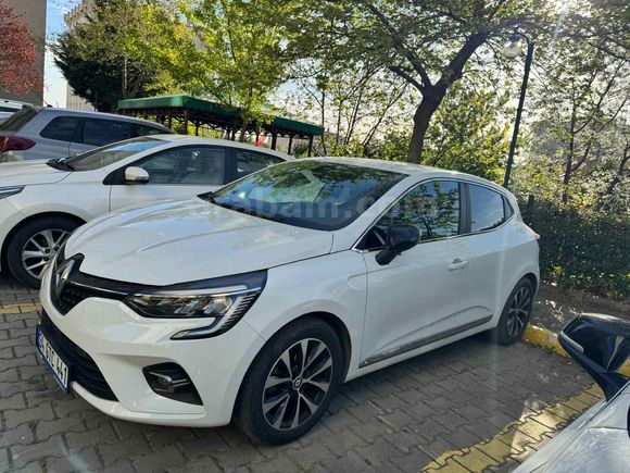 Sahibinden Renault Clio 1.0 TCe Icon 2023 Model İstanbul 74.000 km Beyaz