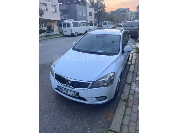 Sahibinden Kia Ceed 1.6 CRDi Concept SW 2012 Model İzmir 173.000 km Beyaz