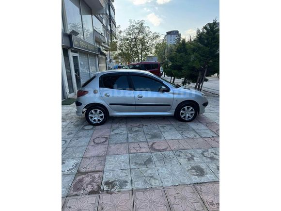 Bayan dan Sahibinden  Peugeot 206 1.4 X-Design 2005 Model 