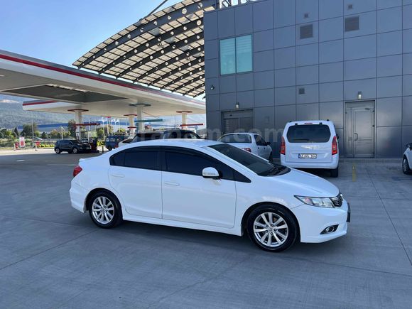 Sahibinden Honda Civic 1.6i VTEC Dream 2013 Model 
