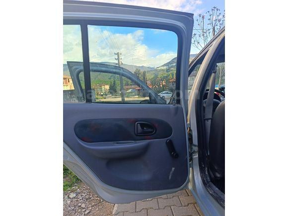 Sahibinden Renault Clio 1.4 RNA 2000 Model