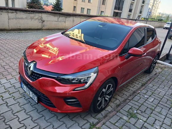 Öğretmenden Renault Clio 1.0 TCe Touch 2022 trafige çıkışlı