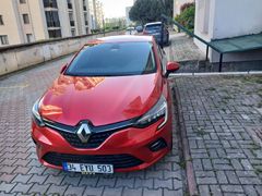 Öğretmenden Renault Clio 1.0 TCe Touch 2022 trafige çıkışlı