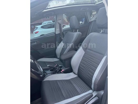Toyota Auris 1.6 Advance Skypack 2016 Model 