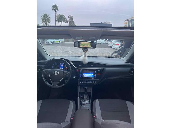 Toyota Auris 1.6 Advance Skypack 2016 Model 
