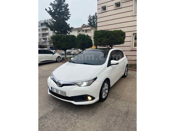 Toyota Auris 1.6 Advance Skypack 2016 Model 