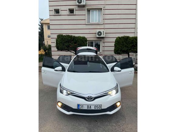 Toyota Auris 1.6 Advance Skypack 2016 Model 