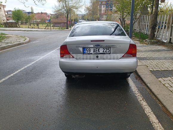 Sahibinden Ford Focus 1.6 Ghia 2001 Model