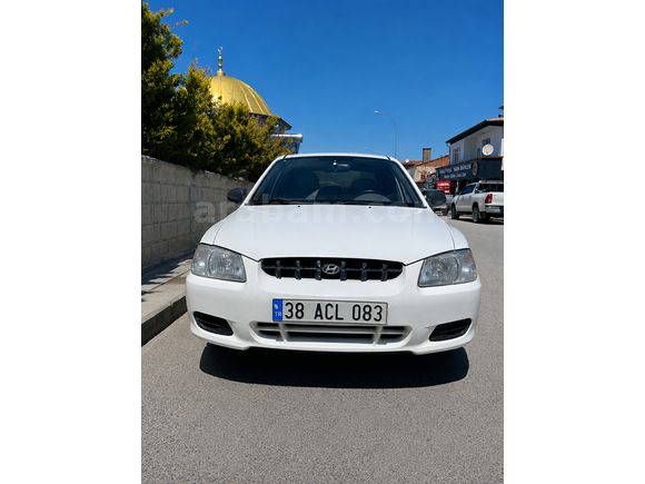 Sahibinden Hyundai Accent 1.3 LX 2000 Model  258.000 km Beyaz