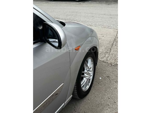 Sahibinden Ford Focus 1.6 Ghia 2000 Model 