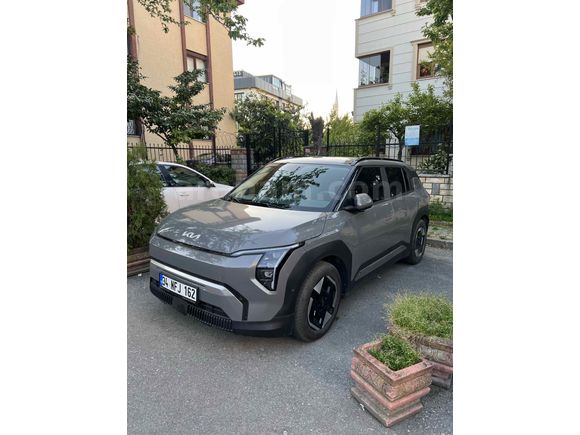 Sahibinden Kia EV3 Prestige 2025 Model  6.590 km Gri (Gümüş)
