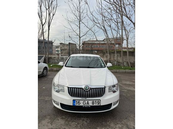 Sahibinden Skoda SuperB 1.6 TDI Comfort 2011 Model  295.350 km Beyaz