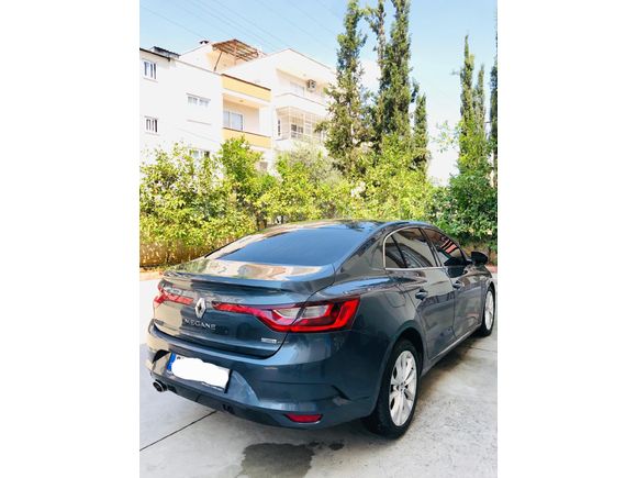 Galeriden hatasız Renault Megane 1.5 dCi Icon 2017 Model araç mersinde
