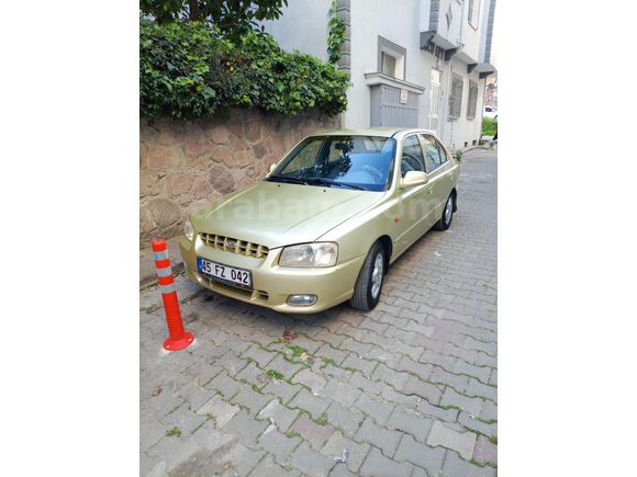 Sahibinden Hyundai Accent 1.5 GLS 2001 Model  240.000 km Altın