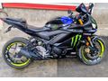 R25 yamaha monster