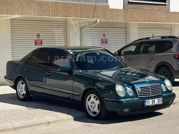 ÖZEL PLAKA - Benz E 300 TD Elegance 
