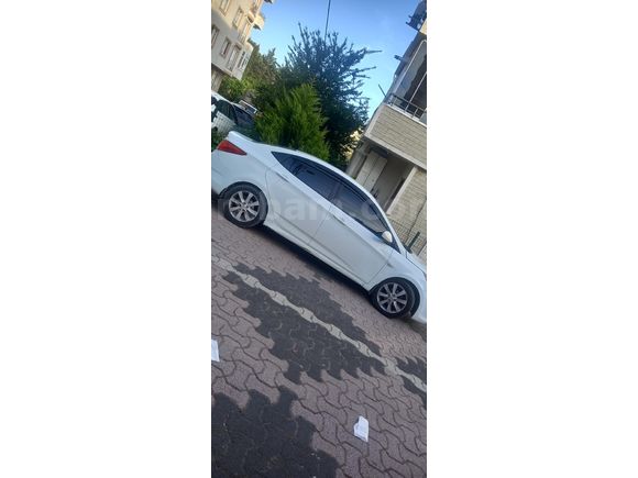 Sahibinden Hyundai Accent Blue 1.6 CRDI Mode Plus 2013 Model