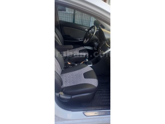 Sahibinden Hyundai Accent Blue 1.6 CRDI Mode Plus 2013 Model