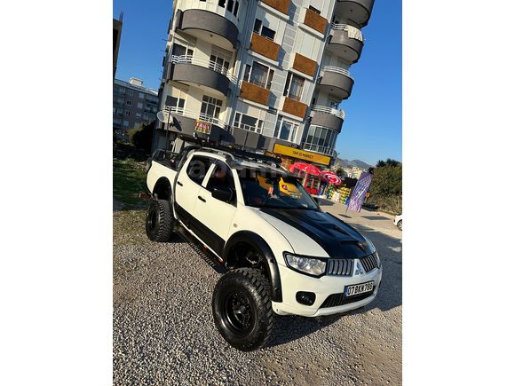 Donanımlı Mitsubishi L 200 4x4 Invite 2011 