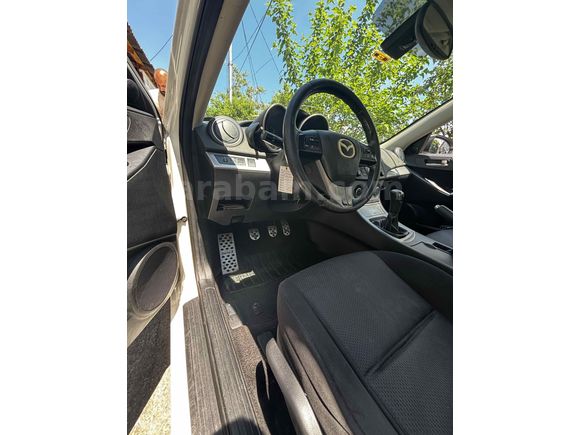 Mazda 3 1.6 Touring 2012 Model 