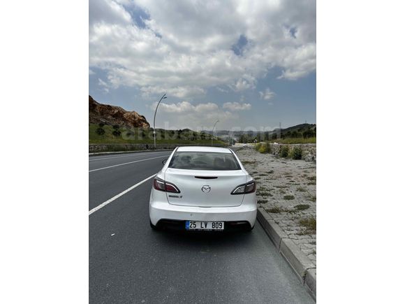 Mazda 3 1.6 Touring 2012 Model 