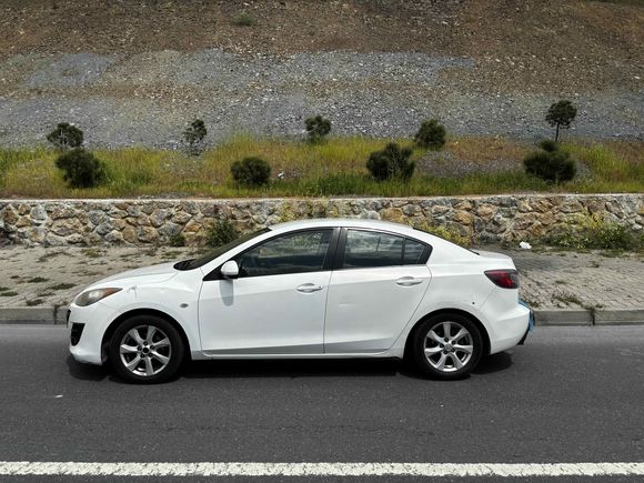 Mazda 3 1.6 Touring 2012 Model 