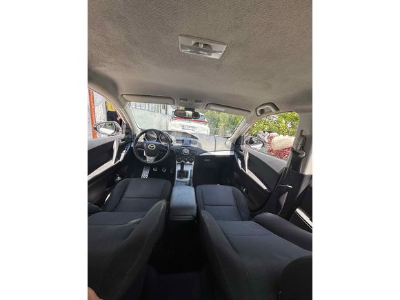 Mazda 3 1.6 Touring 2012 Model 