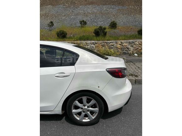 Mazda 3 1.6 Touring 2012 Model 