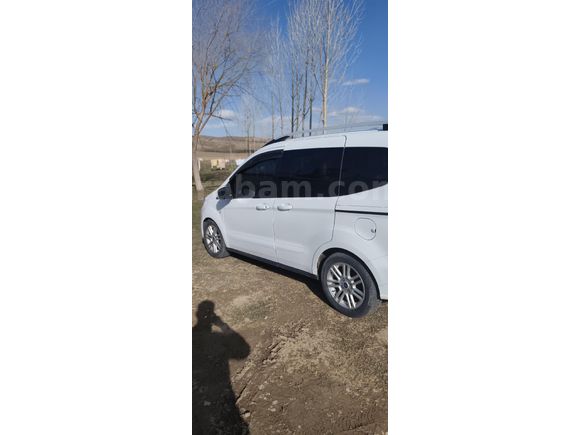 Sahibinden Ford Tourneo Courier 1.5 TDCi Titanium Plus 2021 Model