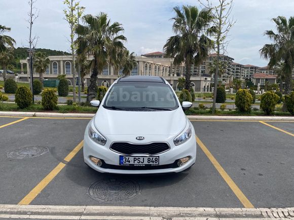 Hatasiz boyasiz tramersiz Sahibinden Kia Ceed 1.6 CRDi Premium SW 2015 Model İstanbul