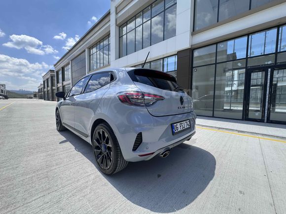 Sahibinden Renault Clio 1.0 TCe Techno Esprit Alpine 2025 Model 