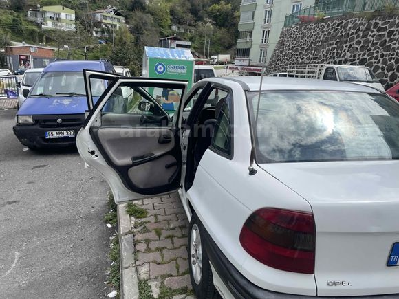 Sahibinden Opel Astra 1.4 GL 2000 Model  360.000 km Beyaz