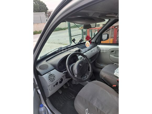 Sahibinden Renault Kangoo Multix 1.5 dCi Authentique 2012 Model