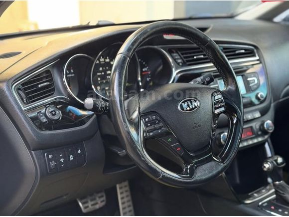 Sahibinden Kia Ceed 1.6 CRDi Premium 2015 Model