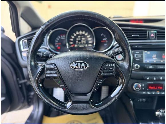 Sahibinden Kia Ceed 1.6 CRDi Premium 2015 Model