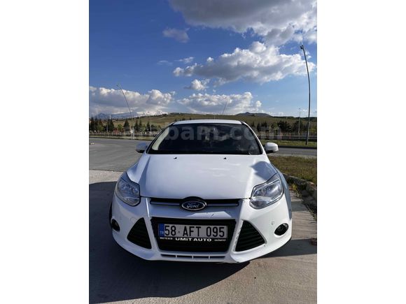 Sahibinden Ford Focus 1.6 TDCi Titanium 2013 Model  321.000 km Beyaz