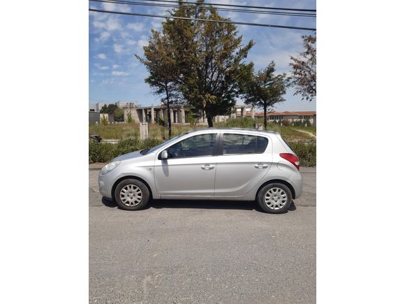 Sahibinden Hyundai i20 Troy 1.2 DOHC Mode 2011 Model  90.000 km Gri (metalik)