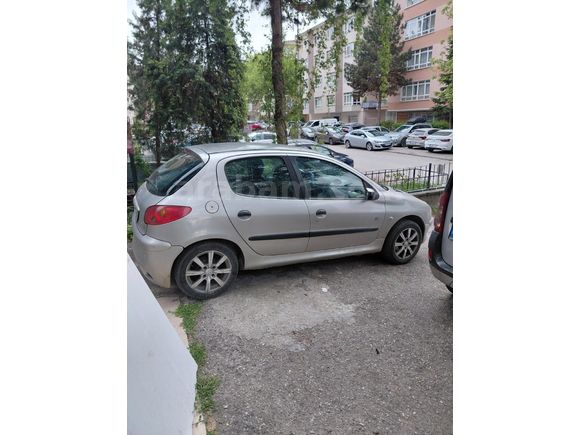 Düşük KM Acil Satılık Peugeot 206