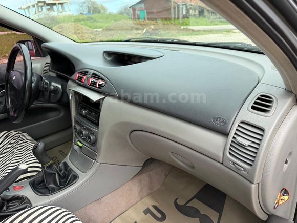 Galeriden Renault Laguna 1.6 Authentique 2005 Model Sinop