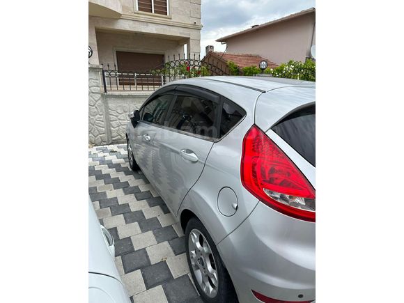 Sahibinden Ford Fiesta 1.4 Titanium 2012 Model  94.000 km Gri