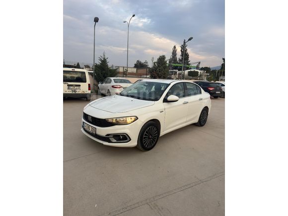 HASAR KAYITSIZ DEĞİŞENSİZ 1.5 PARÇA ÇAMURLUĞU BOYALI YENİ BAKIMLI EGEA