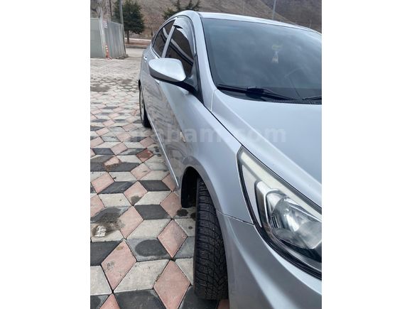 Sahibinden Hyundai Accent Blue 1.6 CRDI Mode 2015 Model  302.000 km Gri